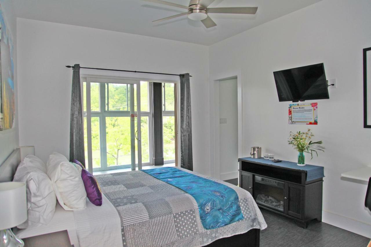 Bed and Breakfast Lily'S House On The 12 Saint Catharines Экстерьер фото